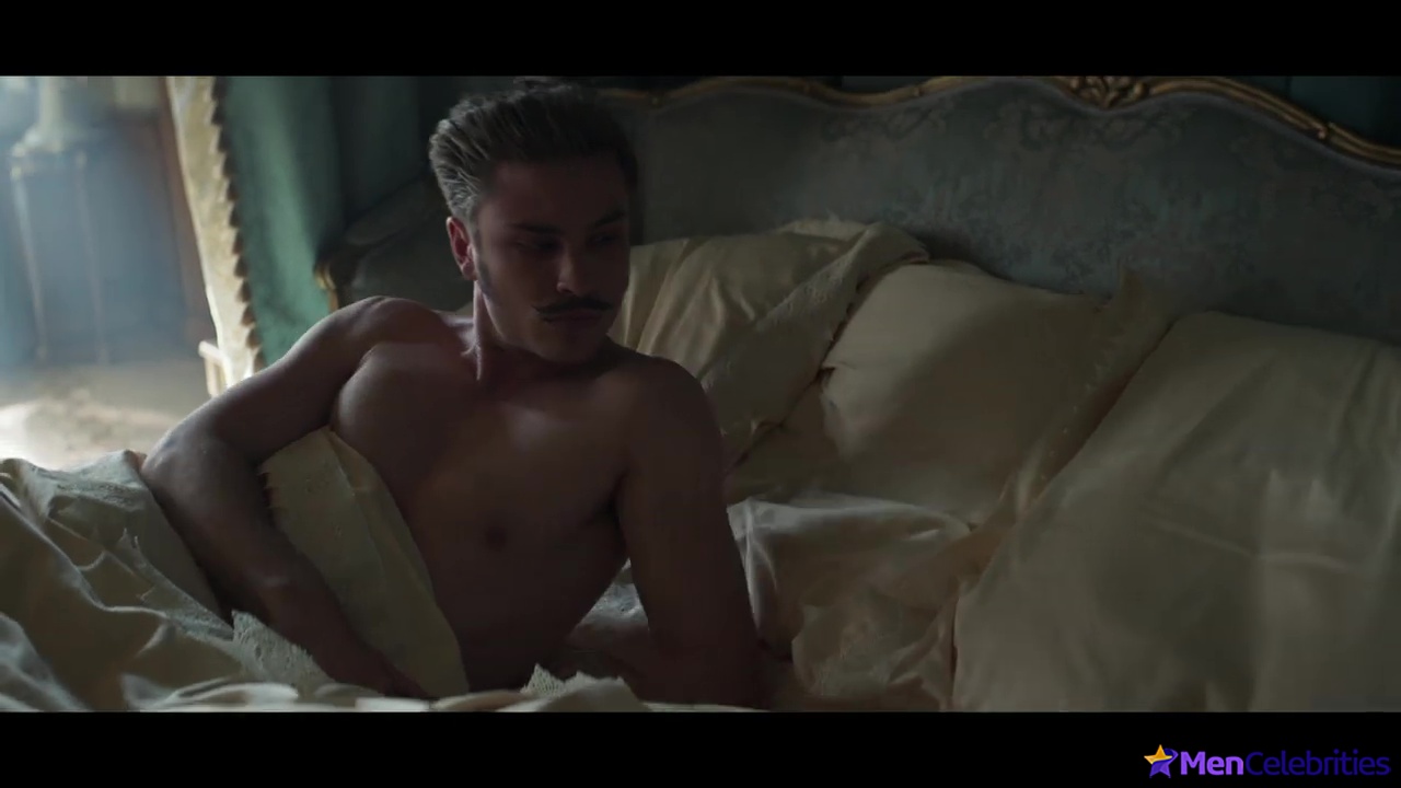 Jannik Schumann nude and gay sex scenes