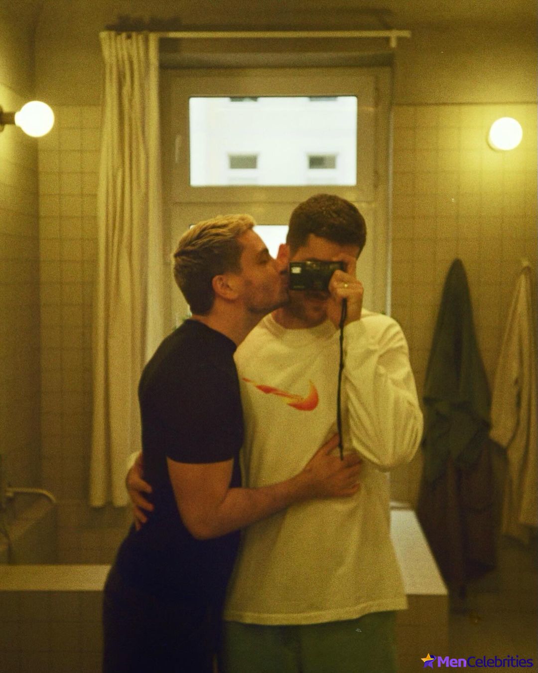 Jannik Schumann naked and erotic photos