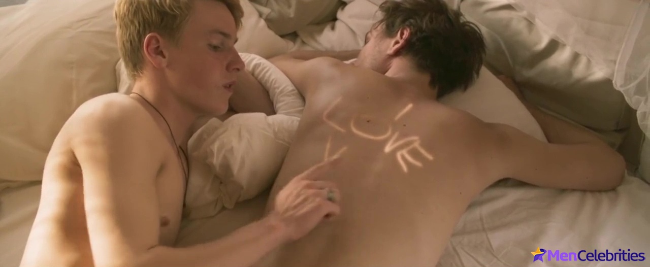 Jannik Schumann nude and gay sex scenes