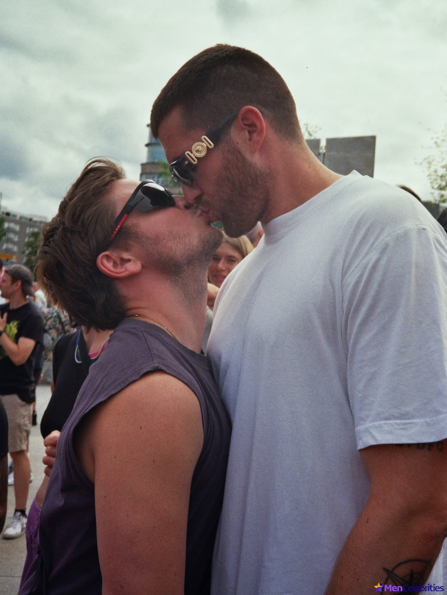 Jannik Schumann naked and erotic photos