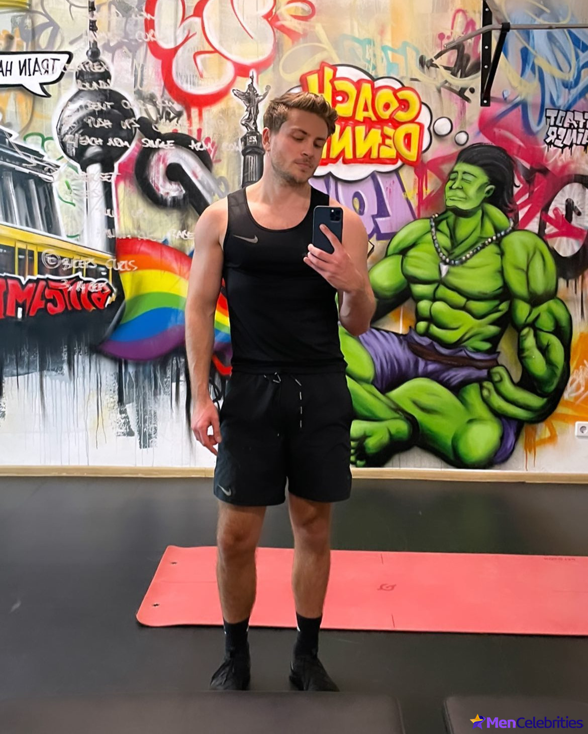 Jannik Schumann naked and erotic photos