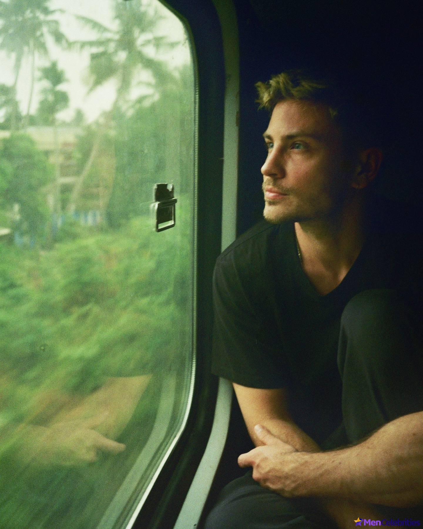 Jannik Schumann naked and erotic photos