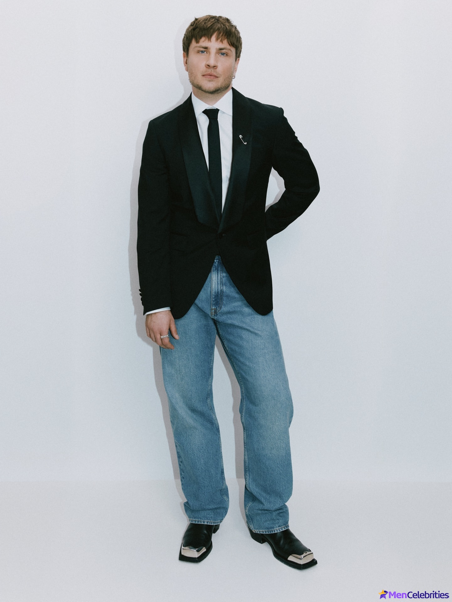 Jannik Schumann naked and erotic photos