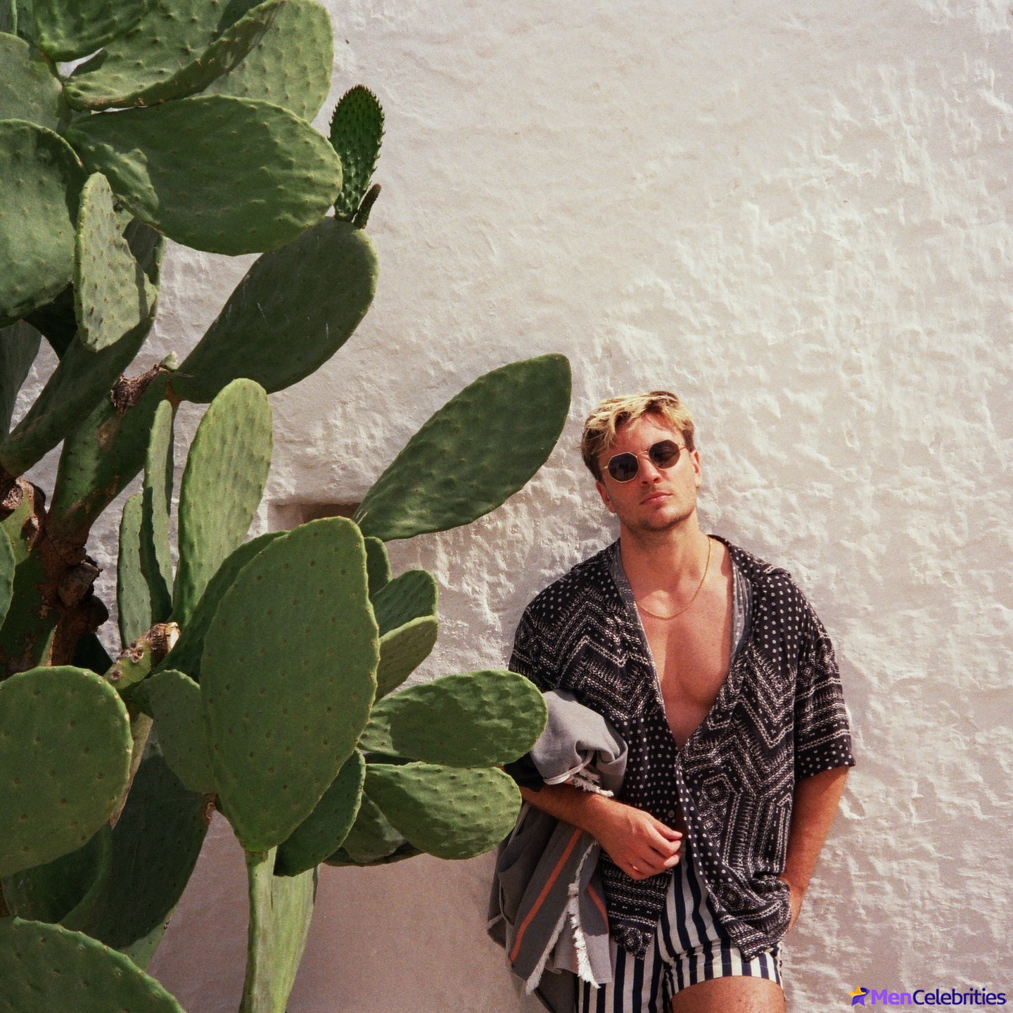 Jannik Schumann naked and erotic photos