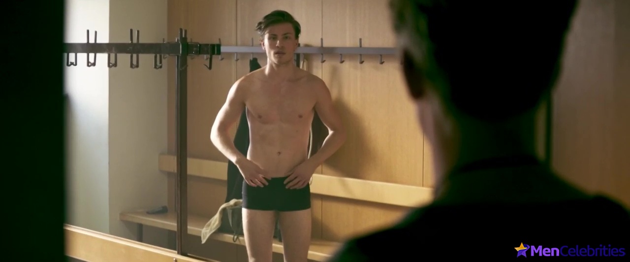 Jannik Schumann nude and gay sex scenes