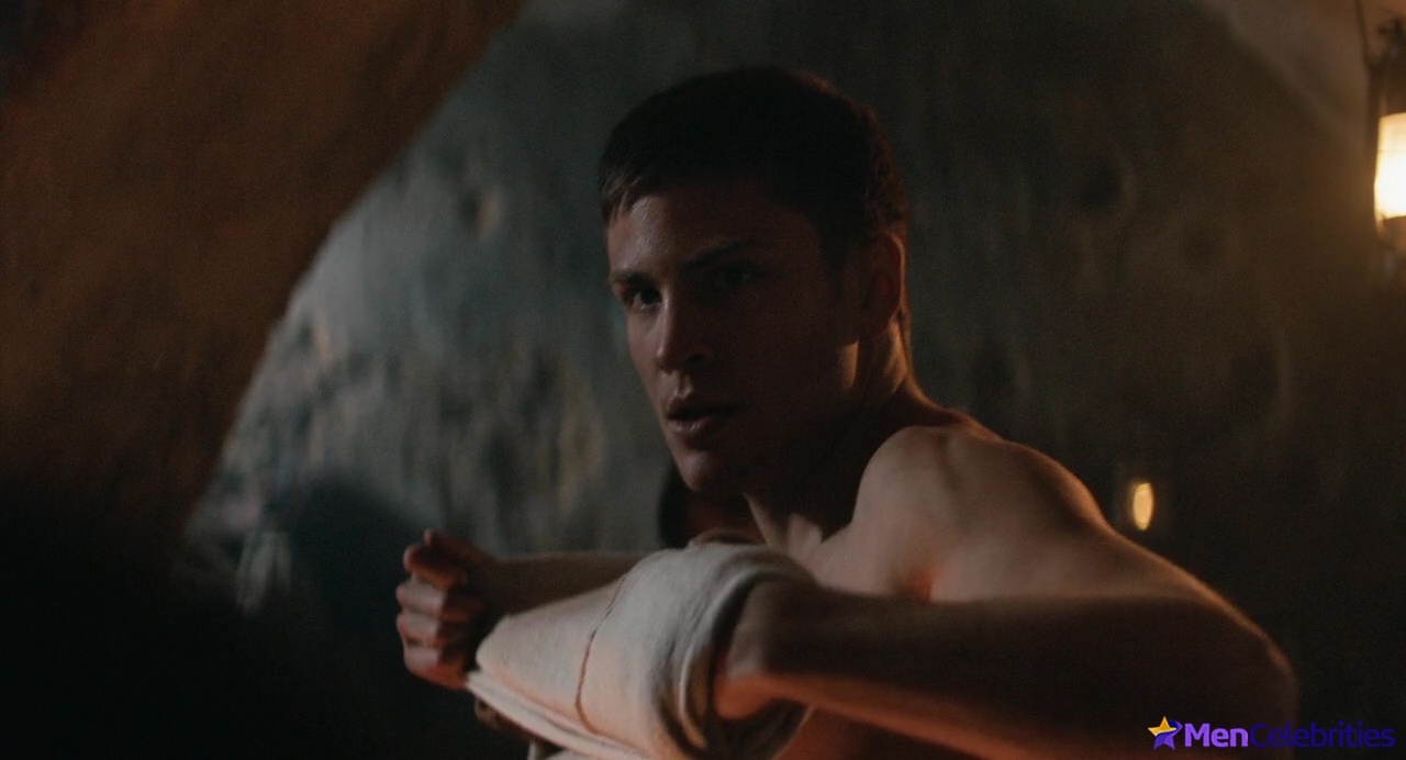 Jannik Schumann nude and gay sex scenes