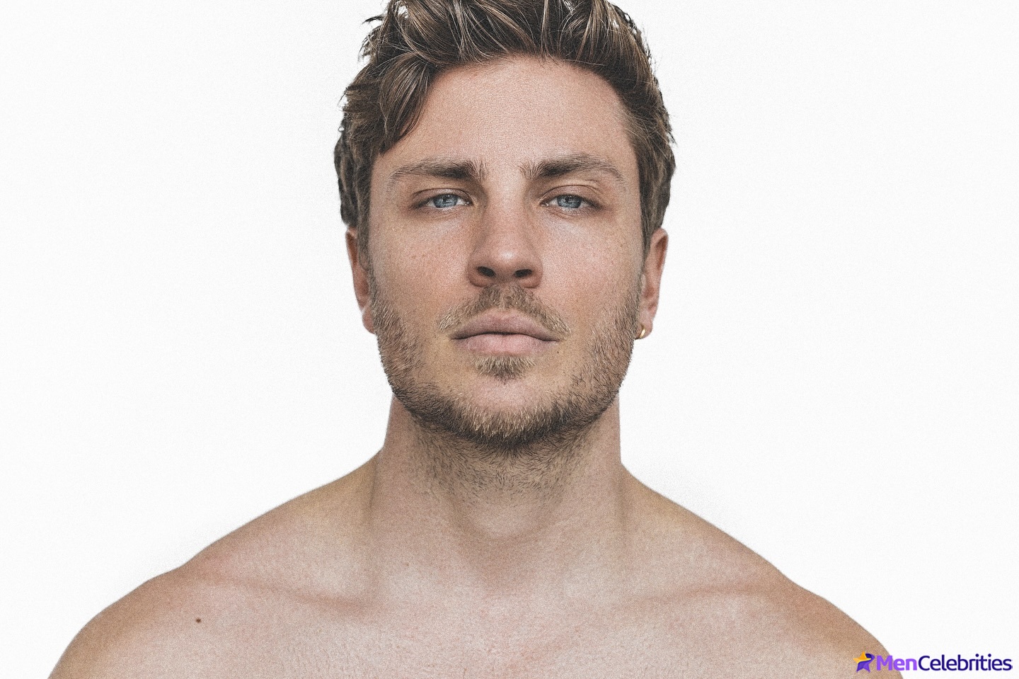 Jannik Schumann naked and erotic photos