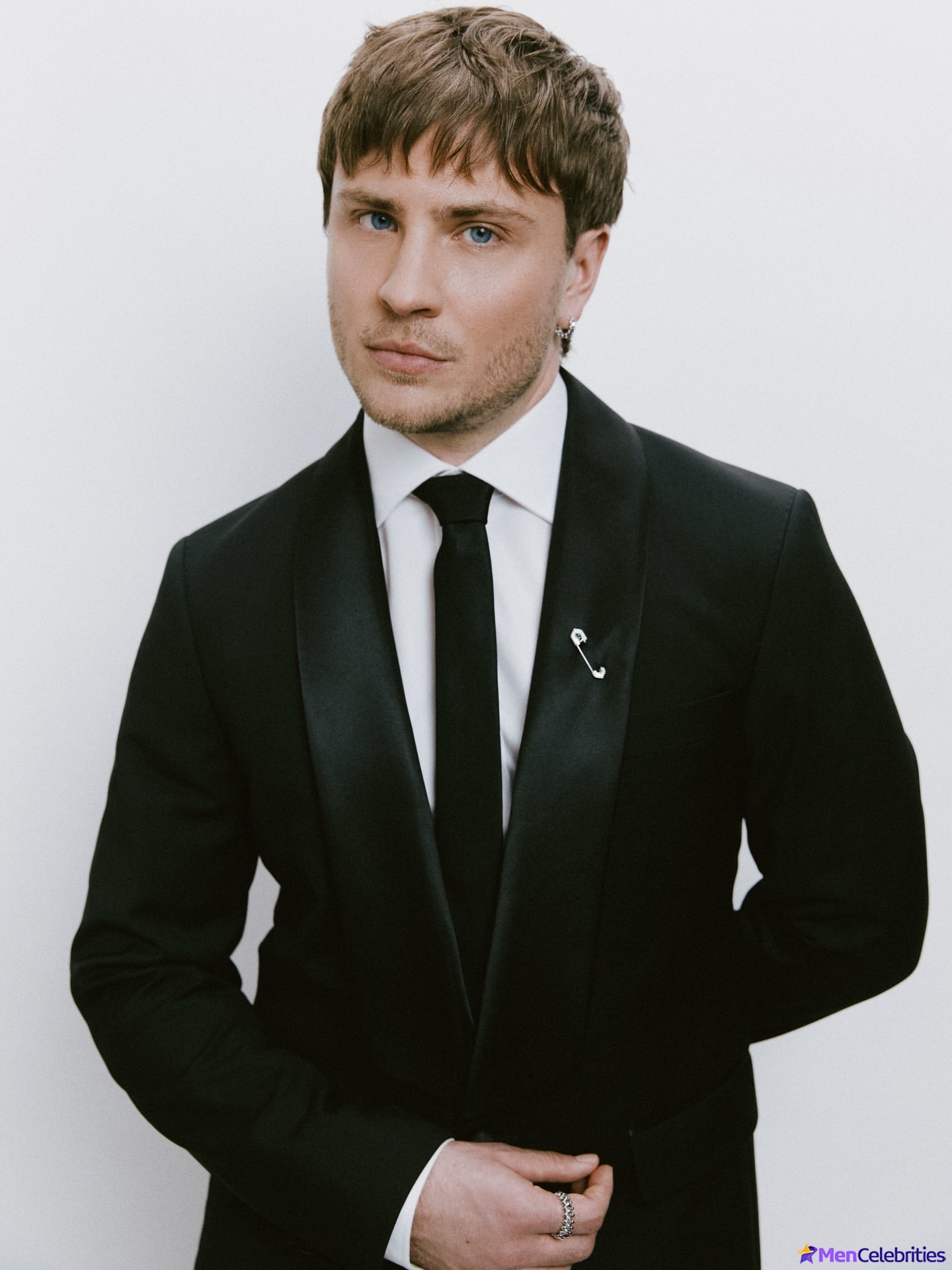 Jannik Schumann naked and erotic photos