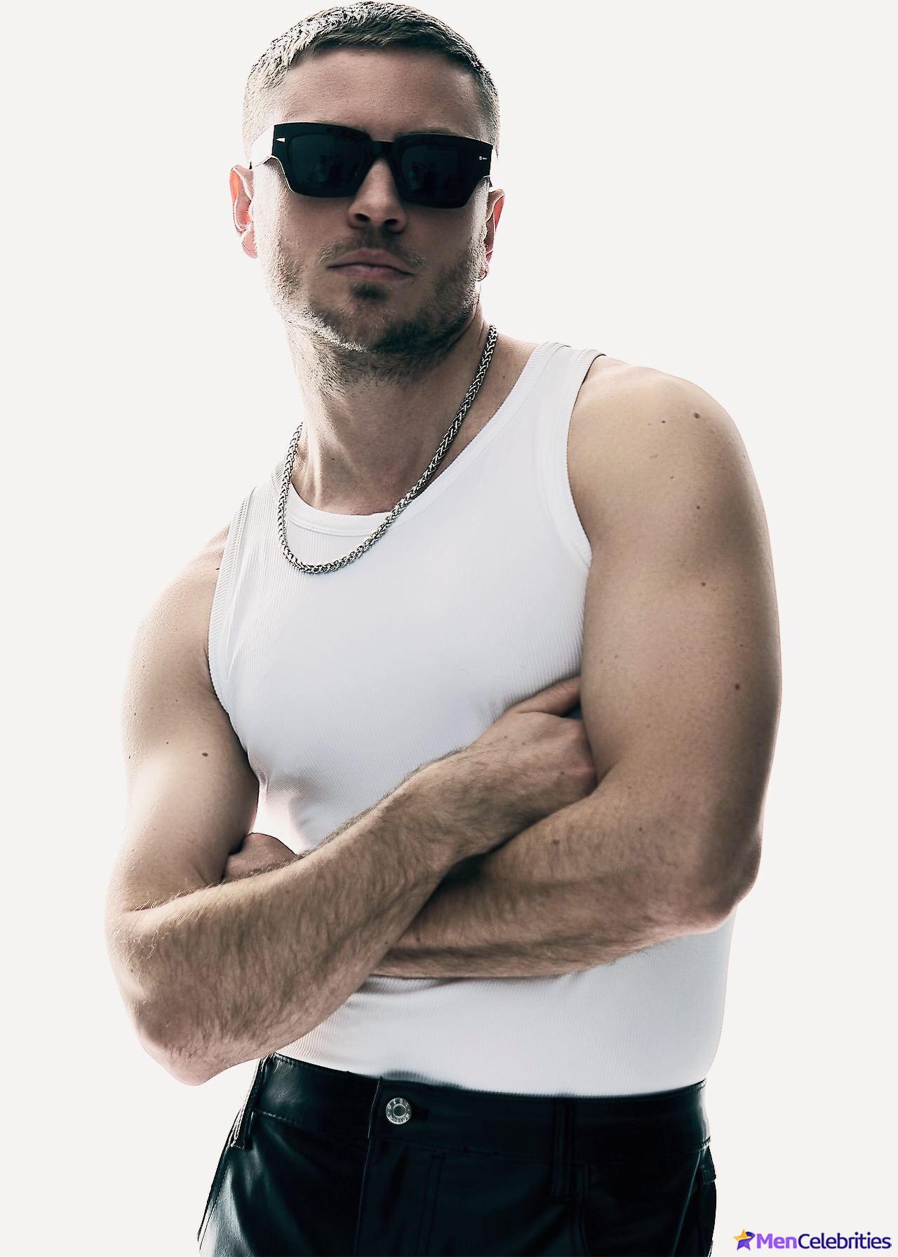 Jannik Schumann naked and erotic photos