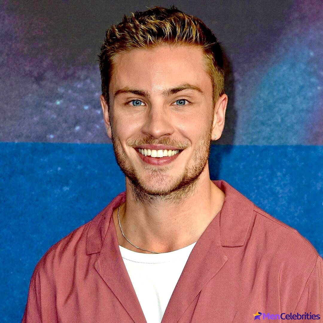 Jannik Schumann naked and erotic photos