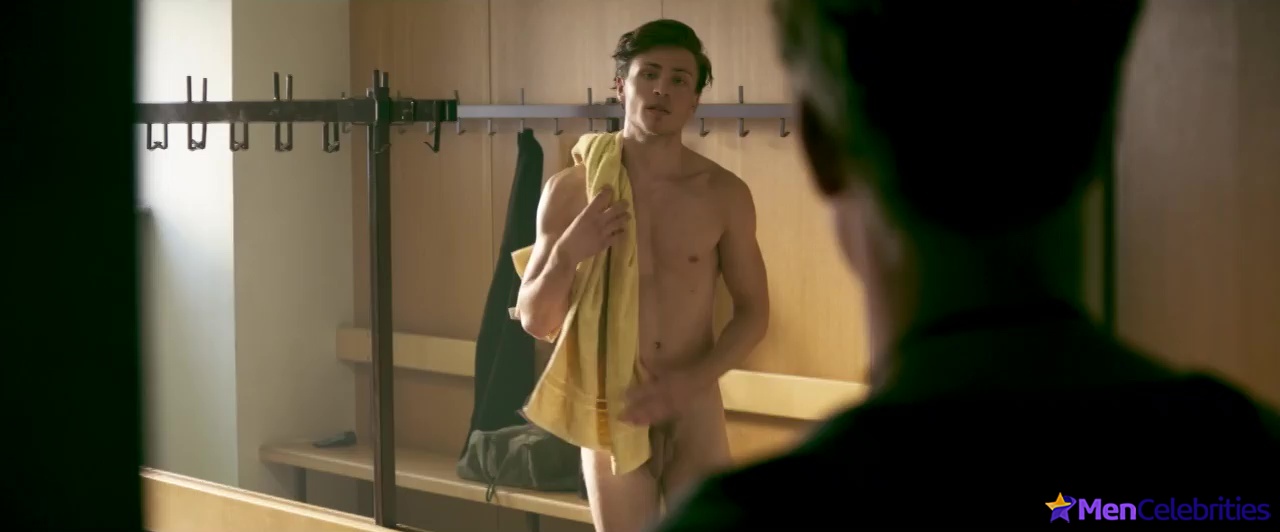 Jannik Schumann frontal nude