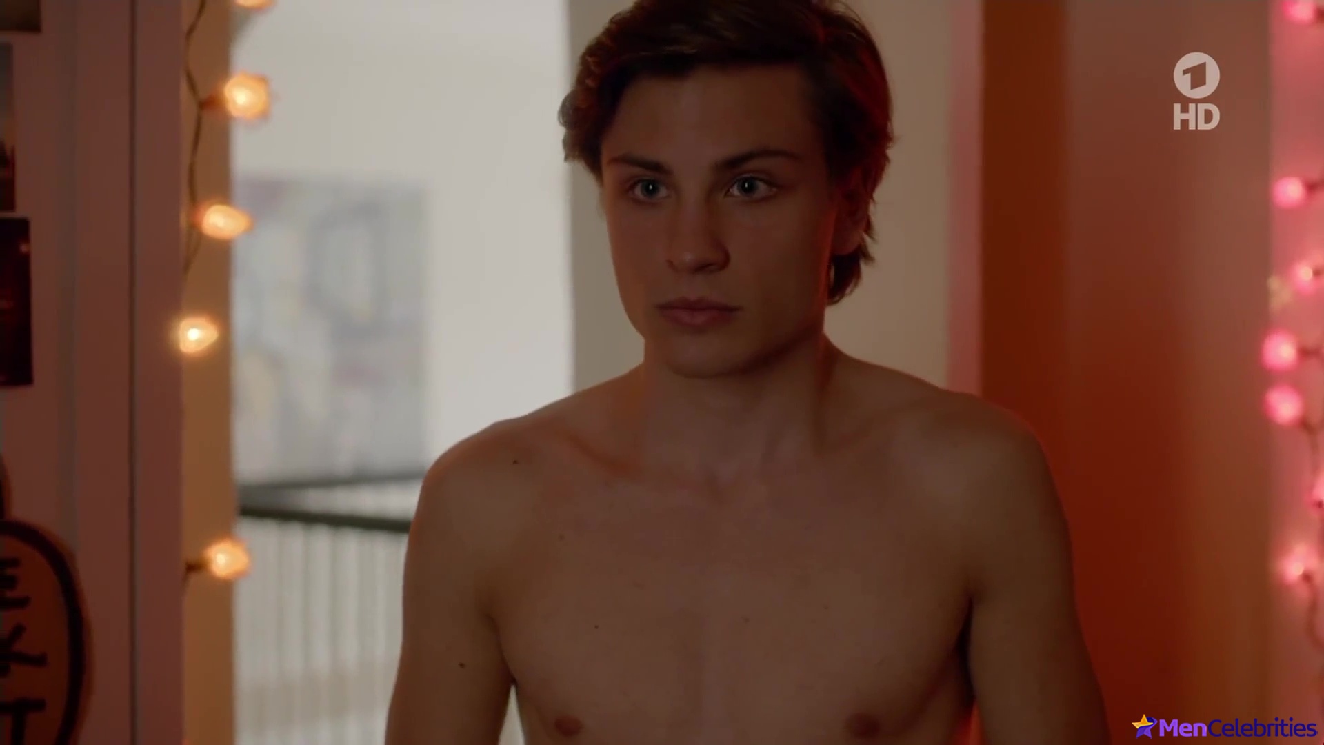 Jannik Schumann nude and gay sex scenes