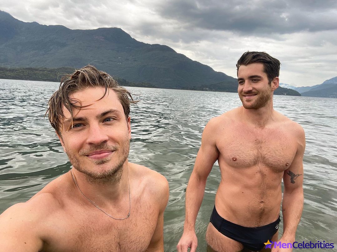 Jannik Schumann naked and erotic photos