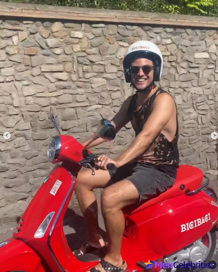 Jannik Schumann naked and erotic photos