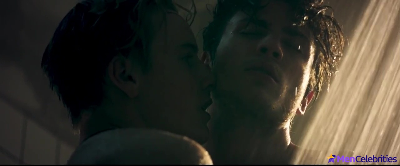 Jannik Schumann nude and gay sex scenes
