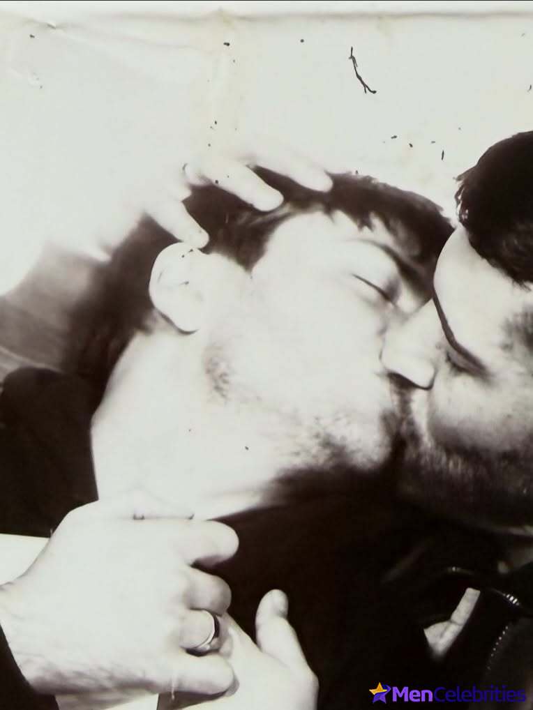 Jannik Schumann naked and erotic photos