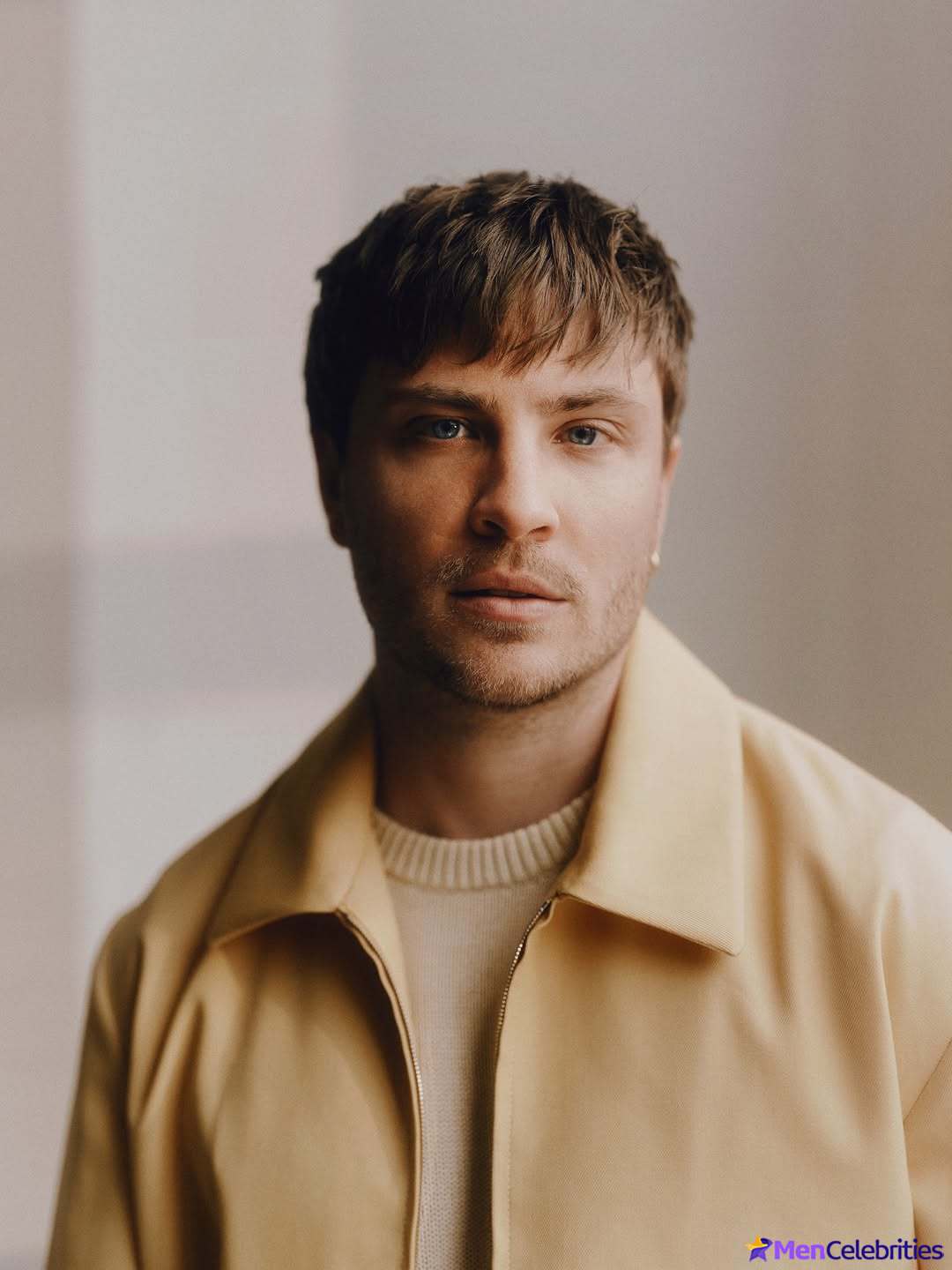 Jannik Schumann naked and erotic photos