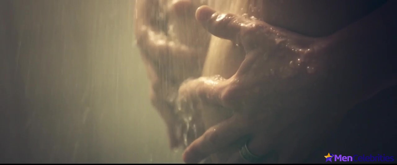 Jannik Schumann nude and gay sex scenes