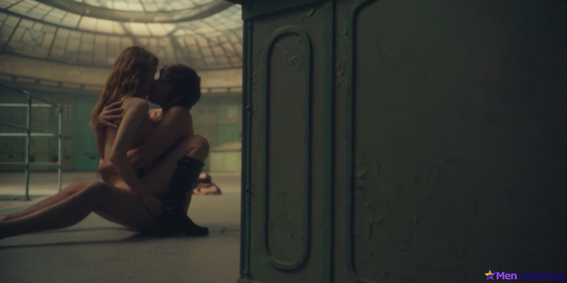 Jannik Schumann nude and gay sex scenes