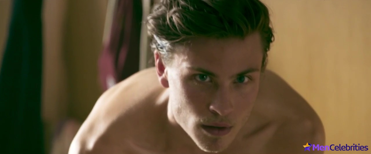 Jannik Schumann nude and gay sex scenes