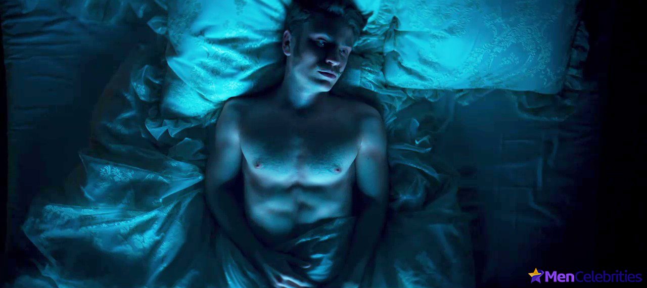 Jannik Schumann nude and gay sex scenes