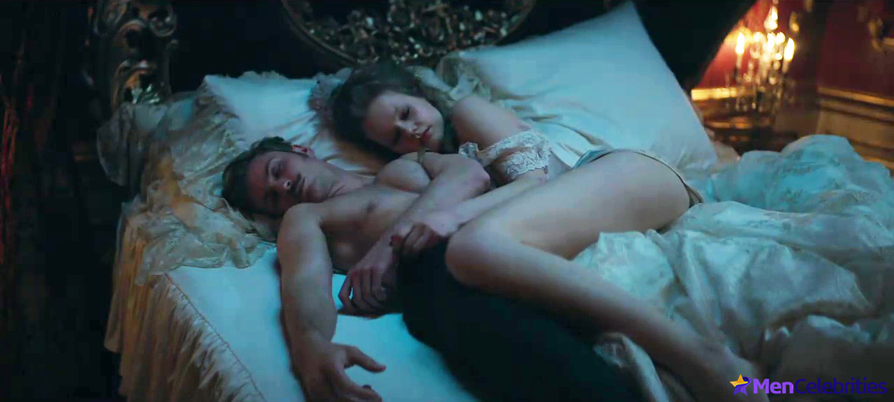 Jannik Schumann nude and gay sex scenes