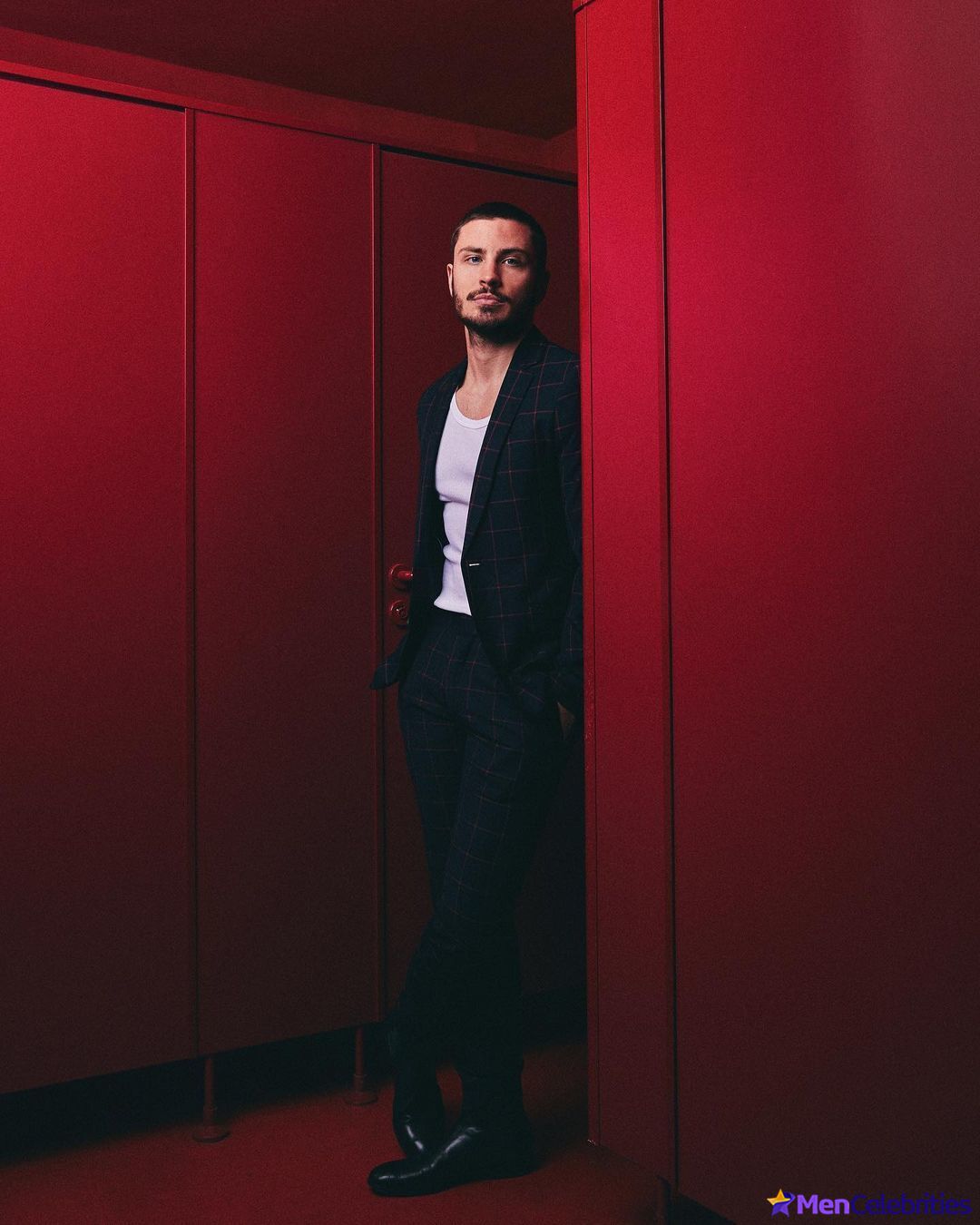 Jannik Schumann naked and erotic photos