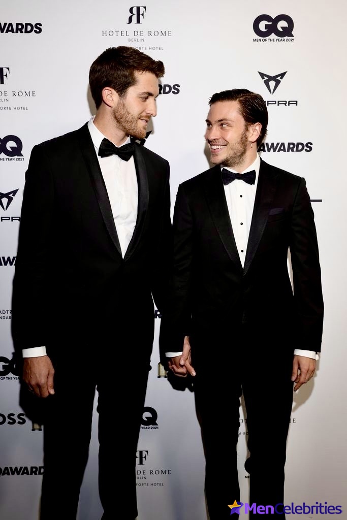 Jannik Schumann naked and erotic photos