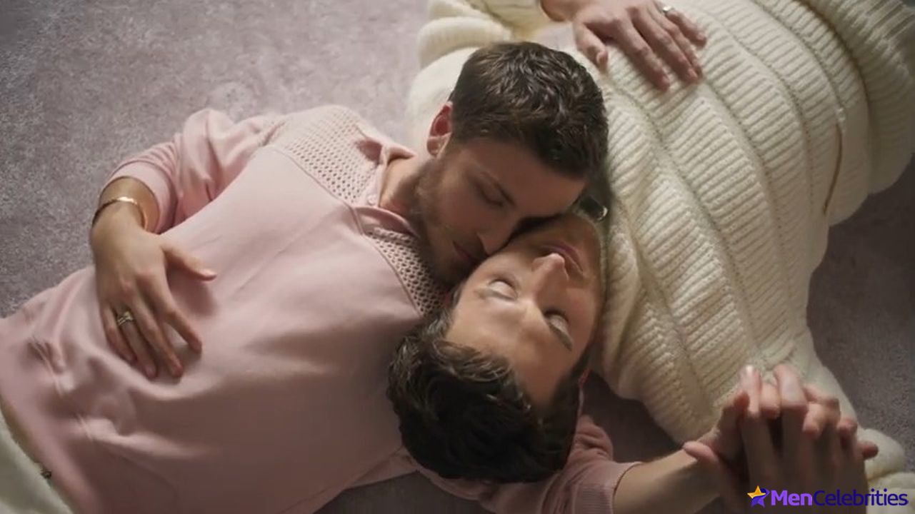 Jannik Schumann naked and erotic photos