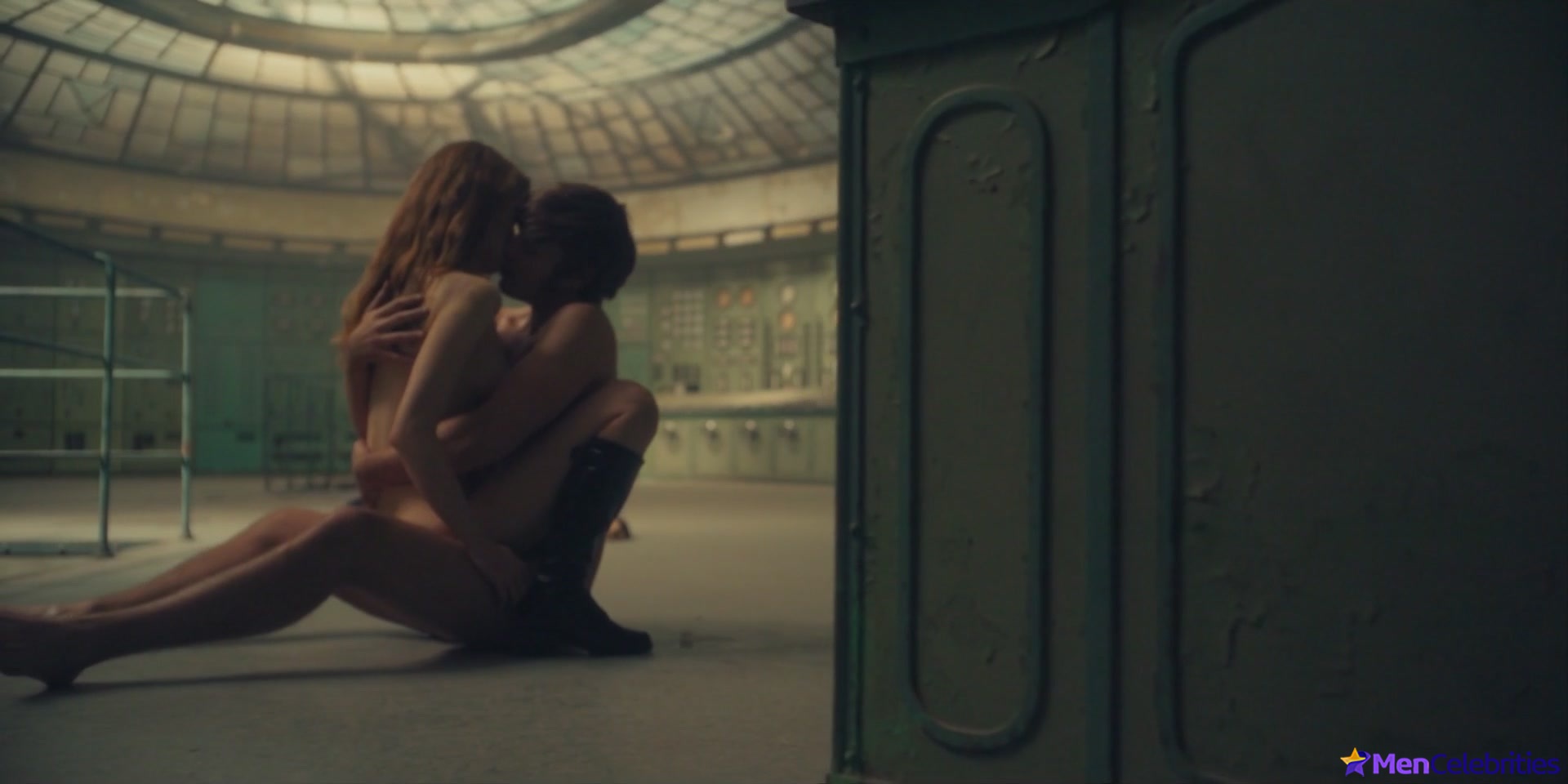 Jannik Schumann nude and gay sex scenes