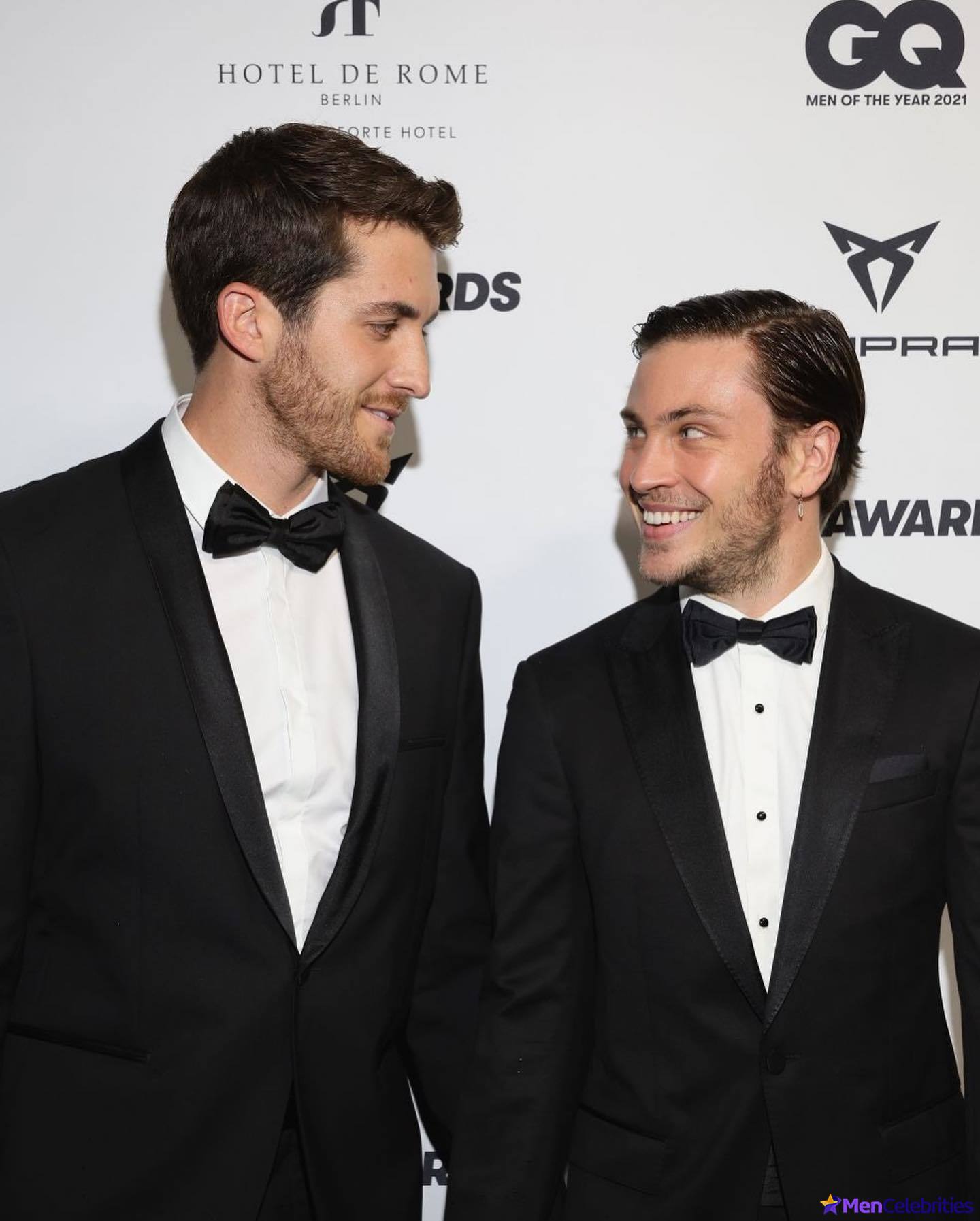 Jannik Schumann naked and erotic photos