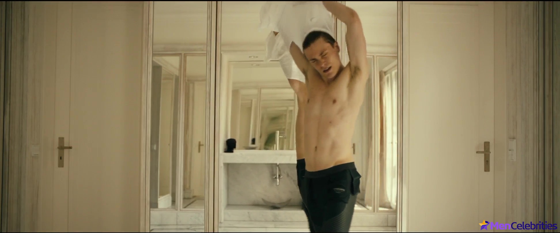 Jannik Schumann nude and gay sex scenes