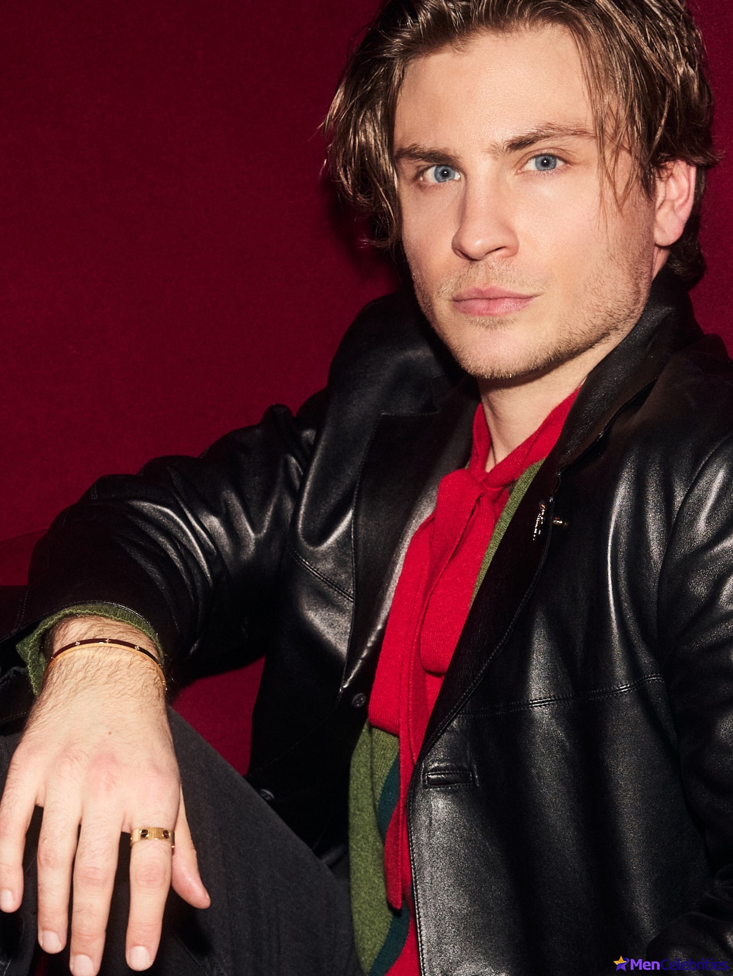 Jannik Schumann naked and erotic photos