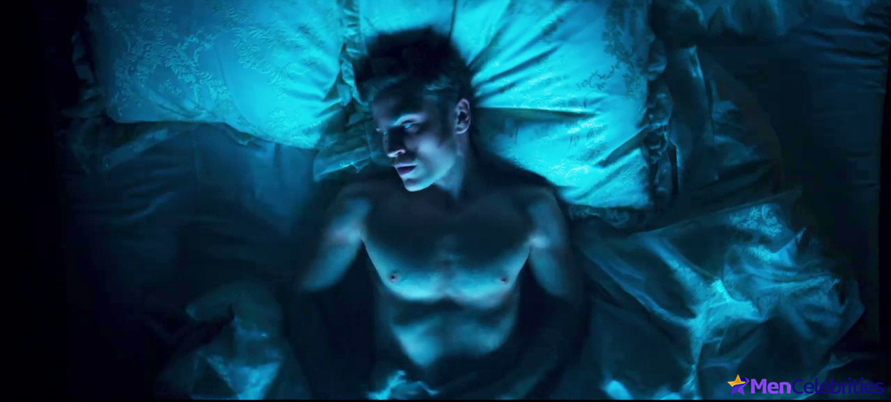 Jannik Schumann nude and gay sex scenes