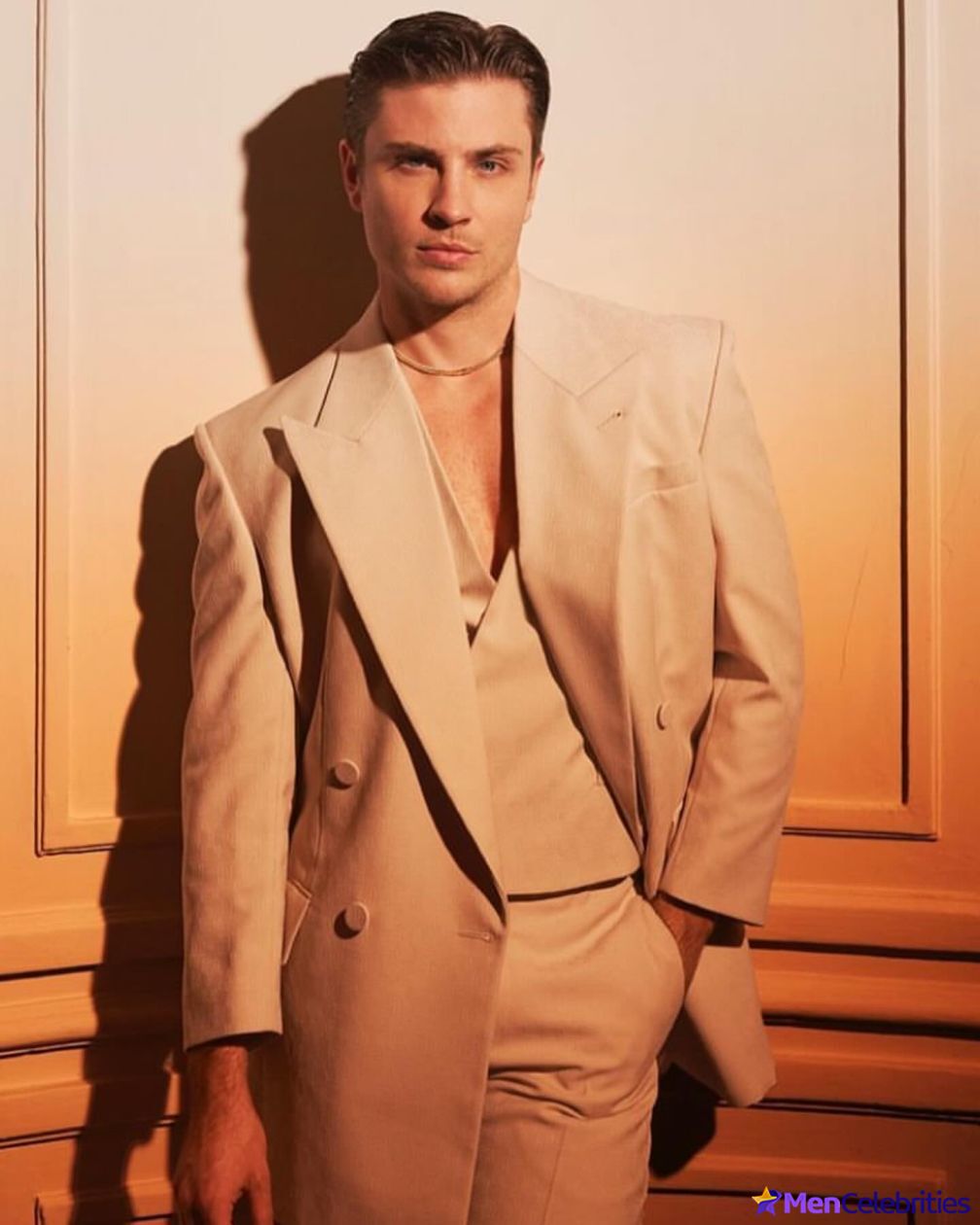 Jannik Schumann naked and erotic photos