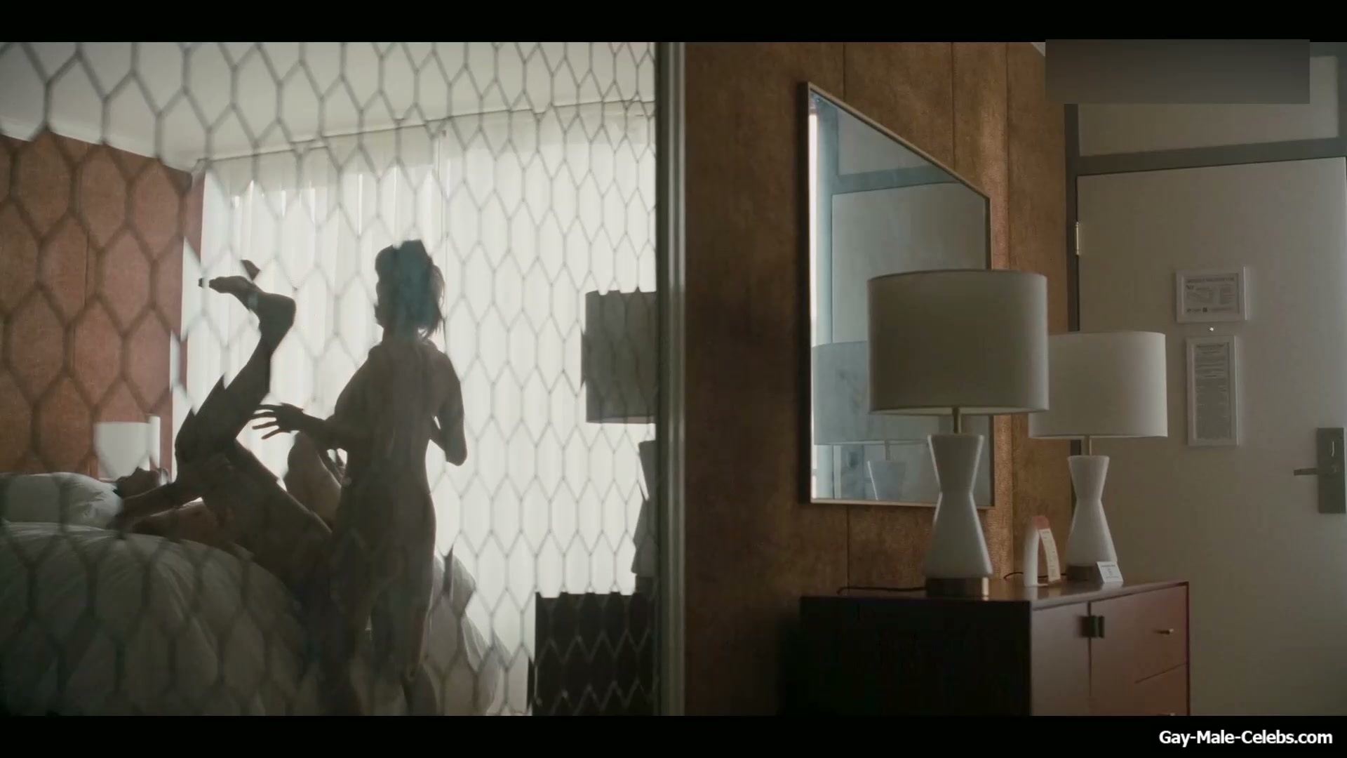 Jason Bateman strapon