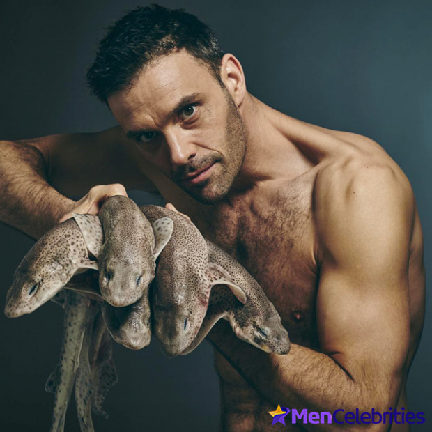 Joseph Millson shirtless and bulge pics