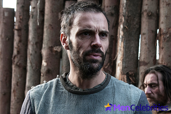 Joseph Millson shirtless and bulge pics