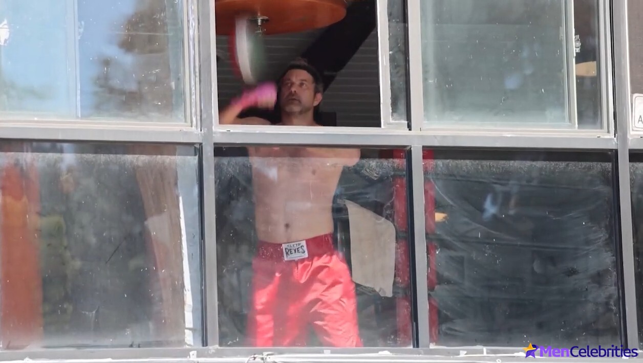 Joshua Jackson Shows Off Boxing Skills Shirtless in Los Angeles