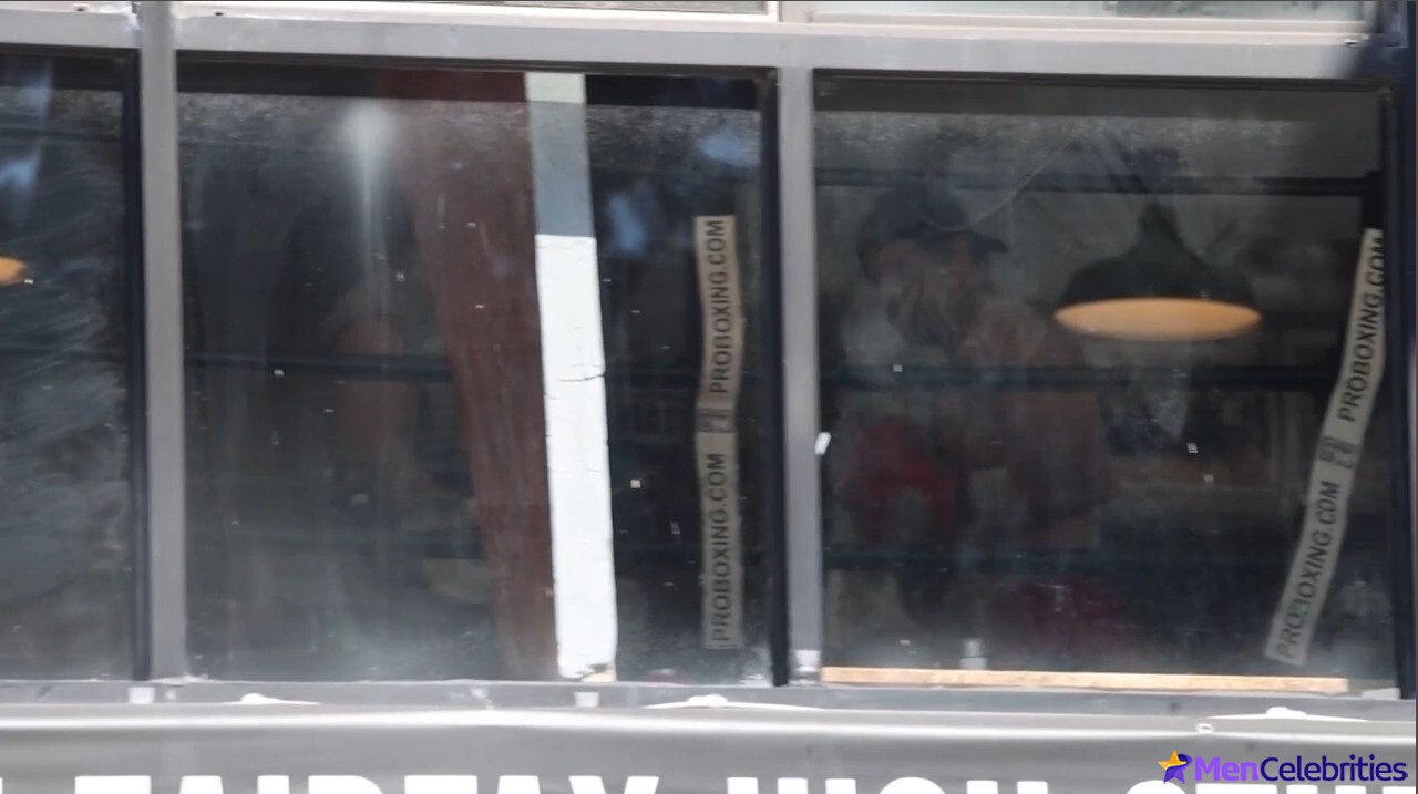 Joshua Jackson Shows Off Boxing Skills Shirtless in Los Angeles