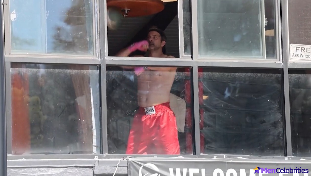 Joshua Jackson Shows Off Boxing Skills Shirtless in Los Angeles
