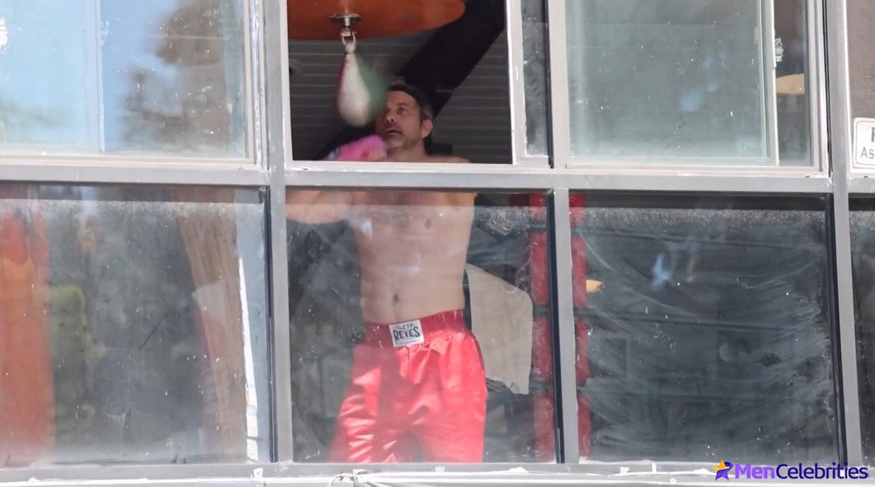 Joshua Jackson Shows Off Boxing Skills Shirtless in Los Angeles