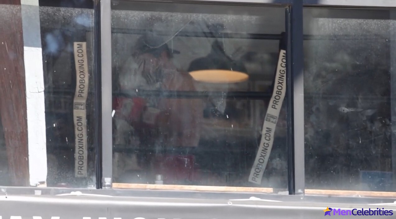 Joshua Jackson Shows Off Boxing Skills Shirtless in Los Angeles