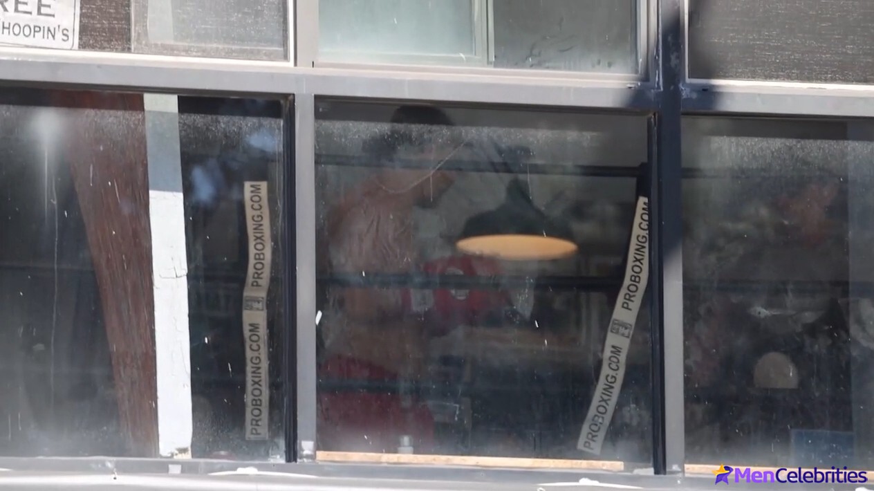 Joshua Jackson Shows Off Boxing Skills Shirtless in Los Angeles