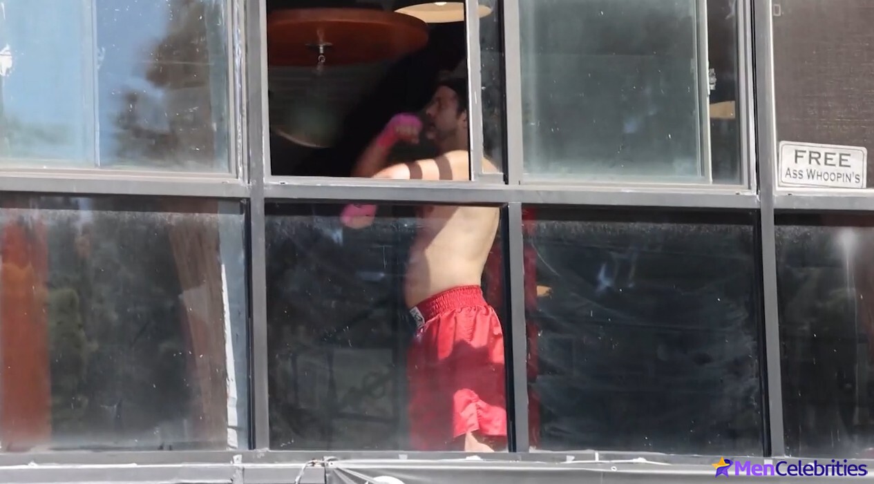 Joshua Jackson Shows Off Boxing Skills Shirtless in Los Angeles