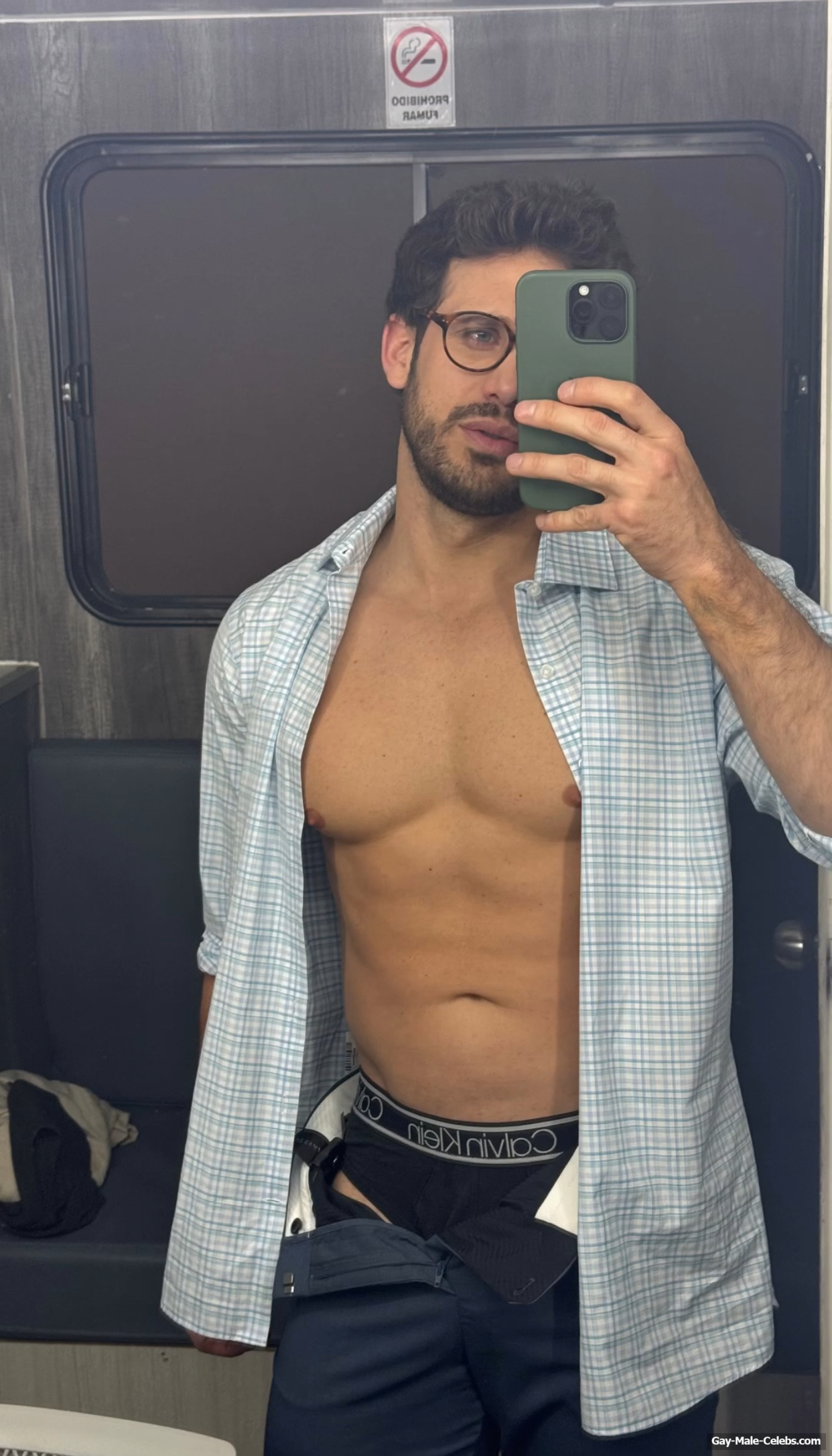 Lambda Garcia sexy selfie