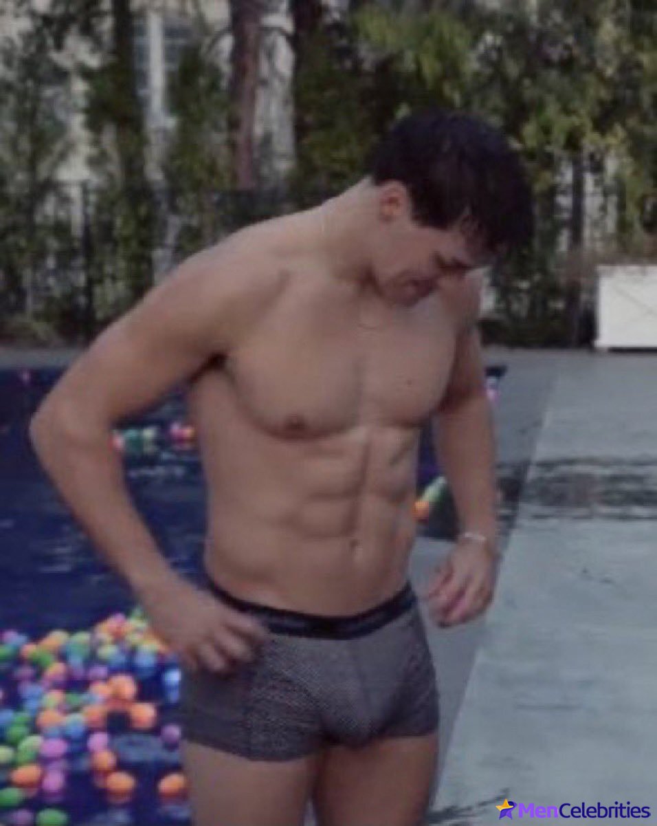 Noah Beck nude and wet underwear photos