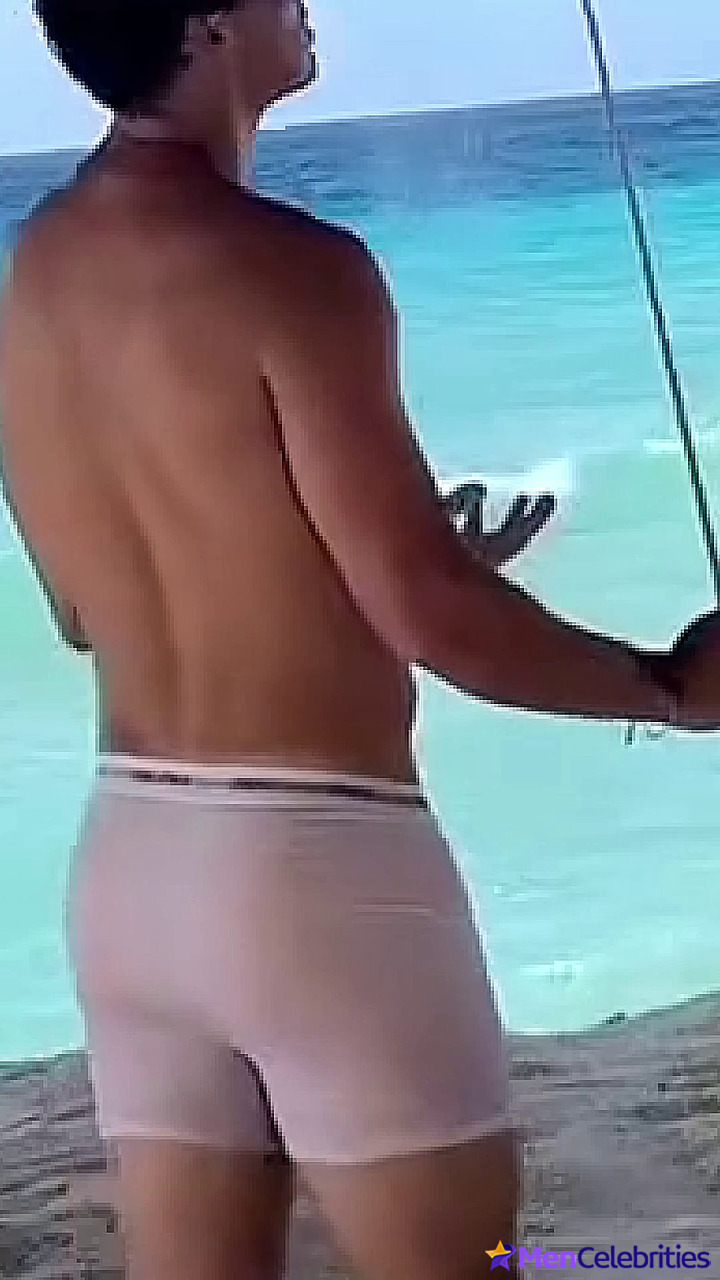 Noah Beck nude and wet underwear photos