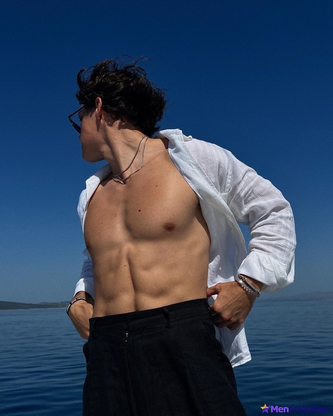 Noah Beck dick bulge and shirtless underwear pics