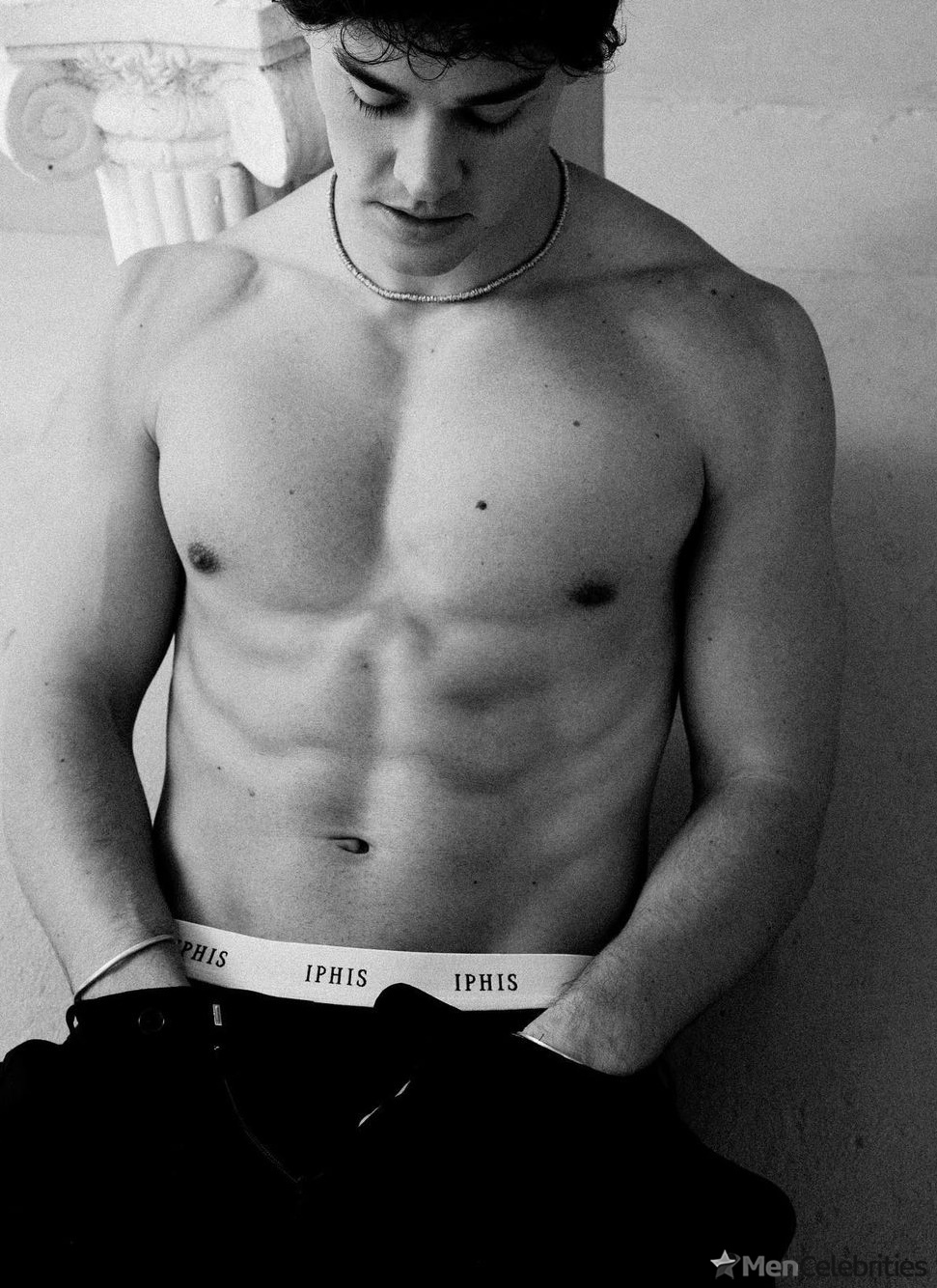 Noah Beck dick bulge and shirtless underwear pics